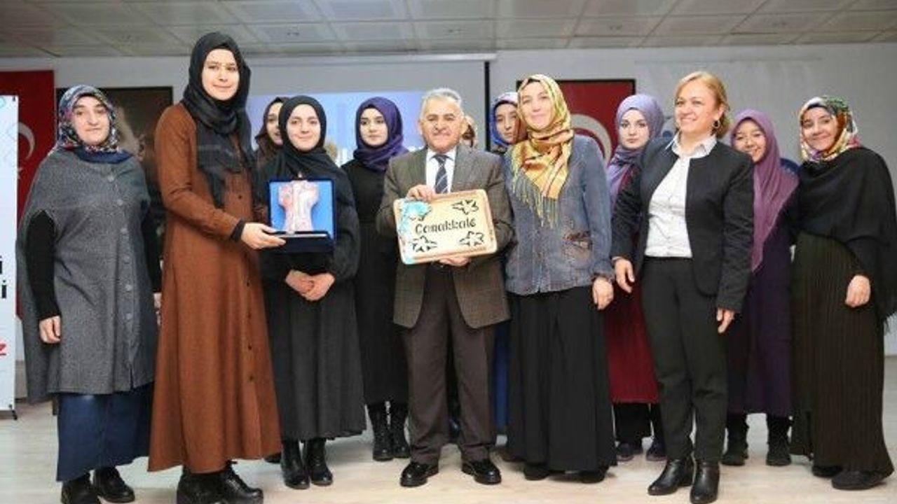Büyükkılıç, gönül elçisi gençlerle Mevlana'yı Anma Programı'nda buluştu 