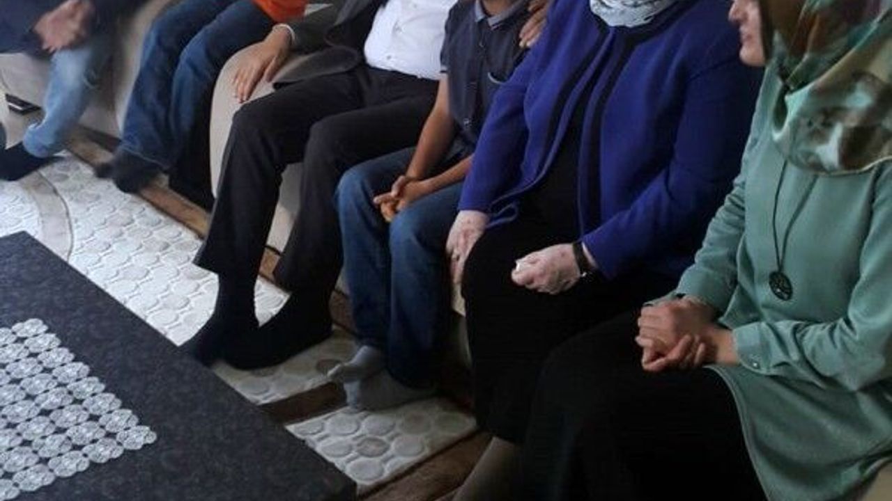 Başbakan Yıldırım çay davetini geri çevirmedi 
