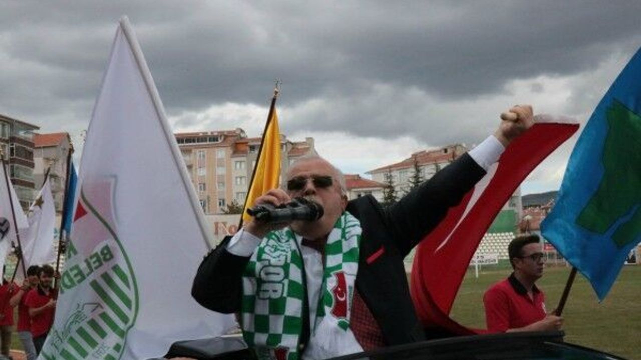 Emekli olan Vali Necati Şentürk, davullu-zurnalı kortejle helallik istedi
