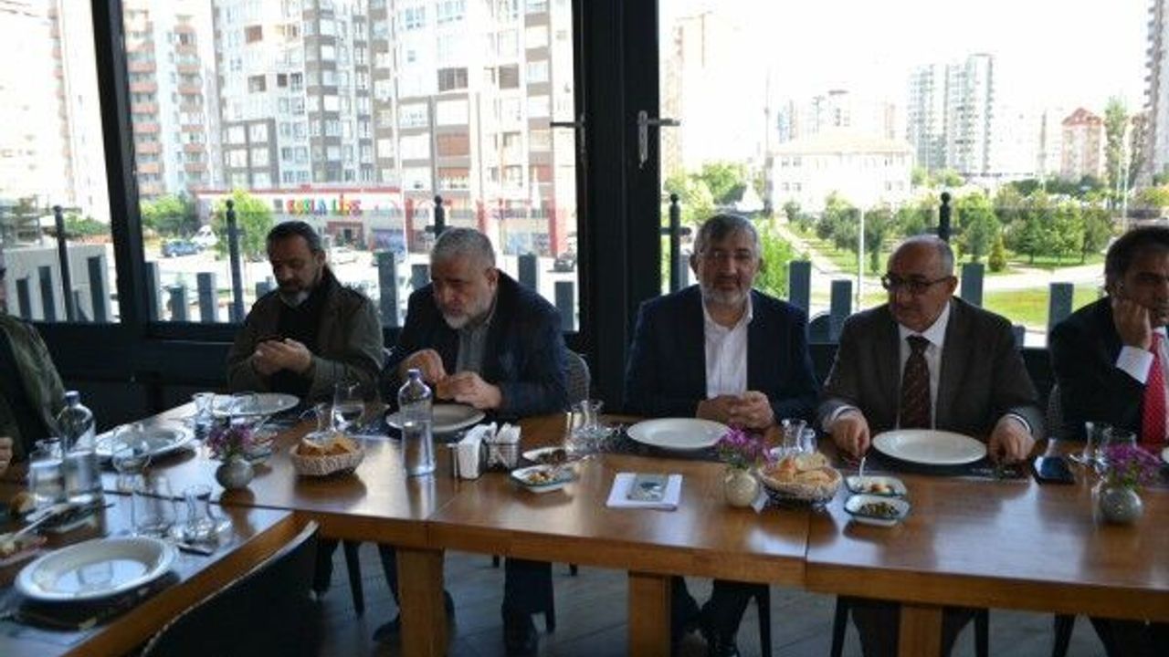  AK Parti milletvekili aday adayı olan Oğuz Memiş medya yöneticileriyle bir araya geldi
