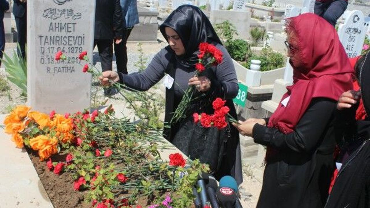İş Kazasında Hayatını Kaybeden İşçi Mezarı Başında Anıldı