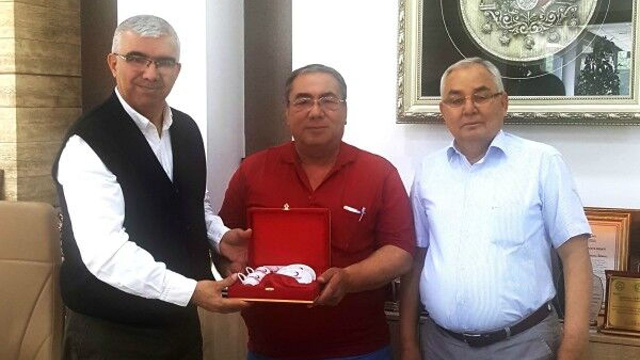Kızılay’ın "Kocaman yüreklisi" 81. kez kan bağışında bulundu