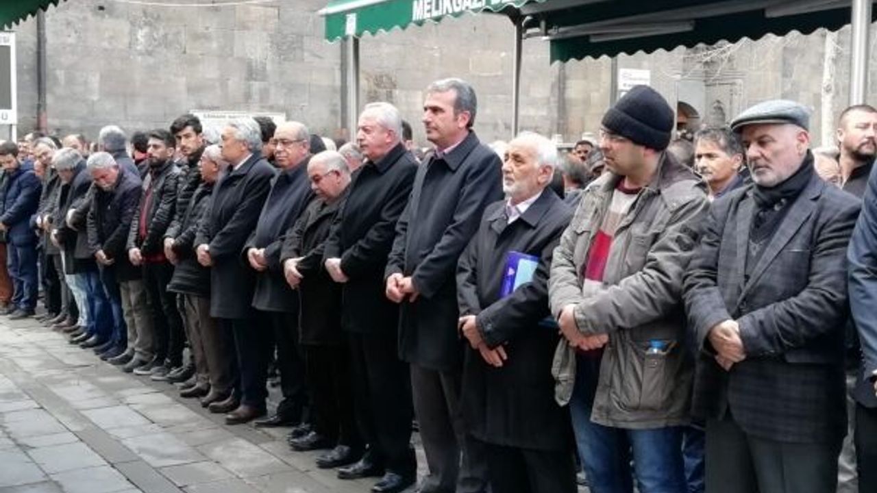 Yeni Zelanda'daki terör saldırısında şehit olan 50 kişi için gıyabi cenaze namazı kılındı 
