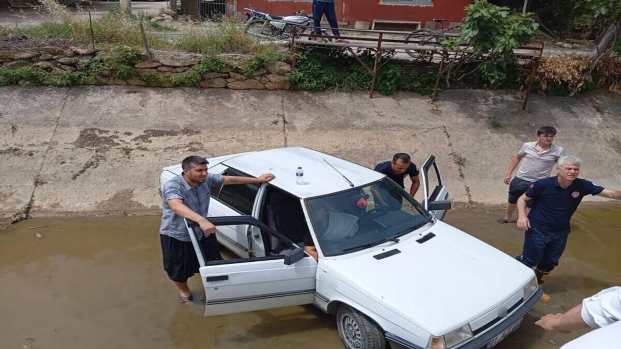 Otomobil Kanala Düştü: 1 Yaralı !