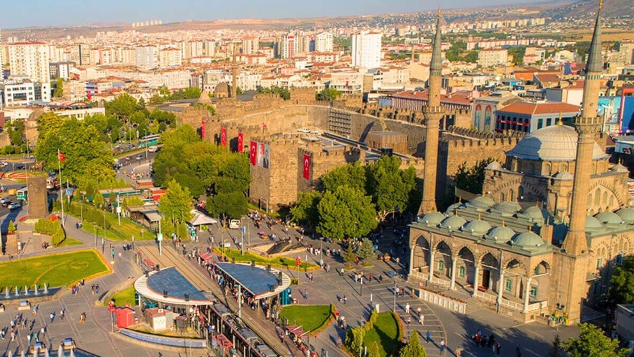 Tarihçi Yazar Açıkladı! Kayseri İsmi Nereden Geliyor?