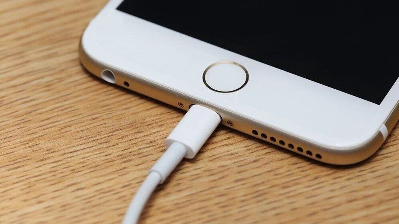 Kullananlar üzülecek: Bu telefonların kullanım süresi resmen Haziran ayında bitecek