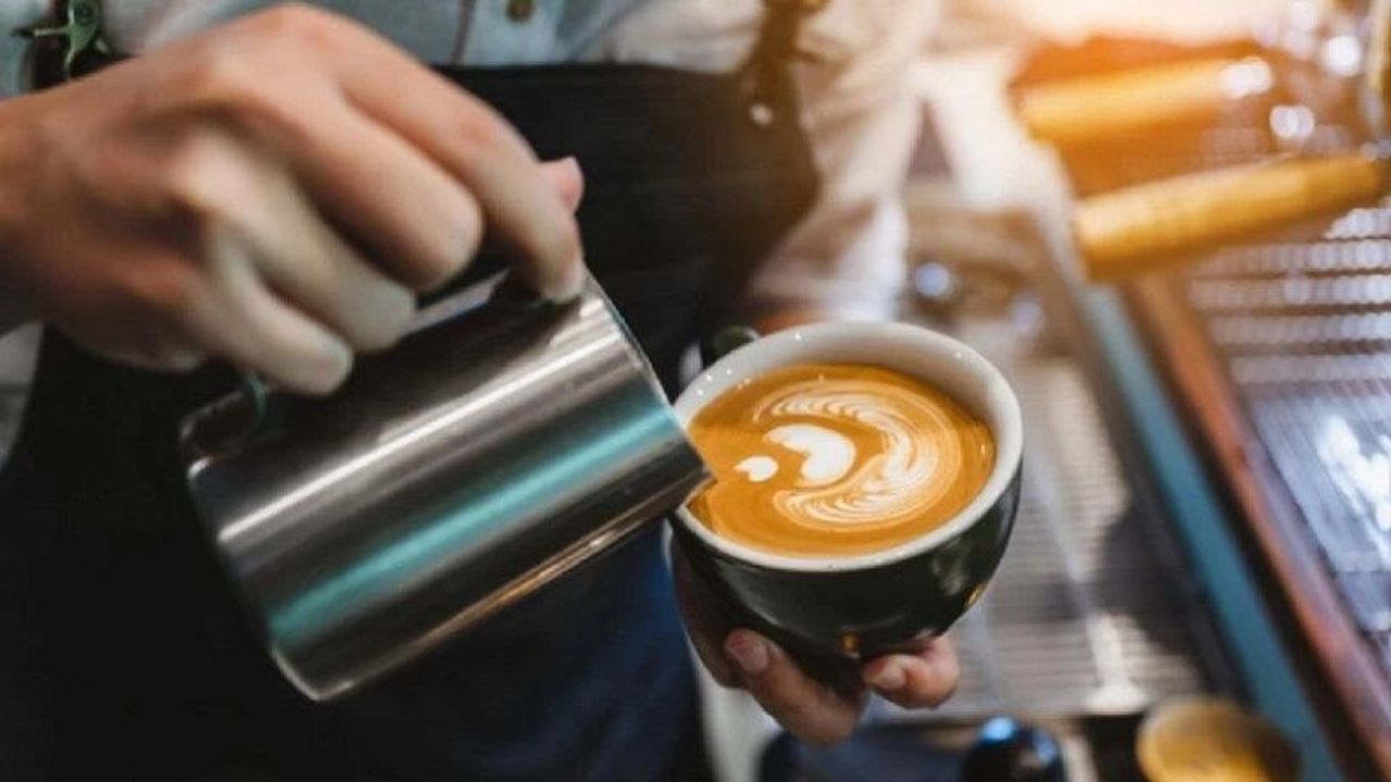 Sabah aç karnına kahve içmek zararlı mı? İşte net cevabı