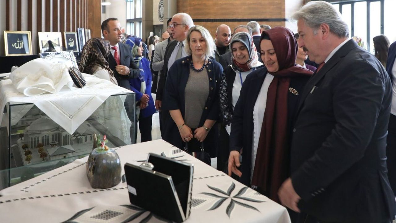 Kayseri’de eserler göz kamaştırdı! Bakan bir daha bakıyor