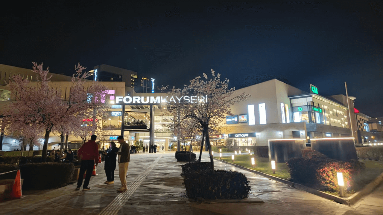 Kayseri'de alışveriş merkezine kuruldu! Sınırı aşan hastanenin yolunu tutacak!