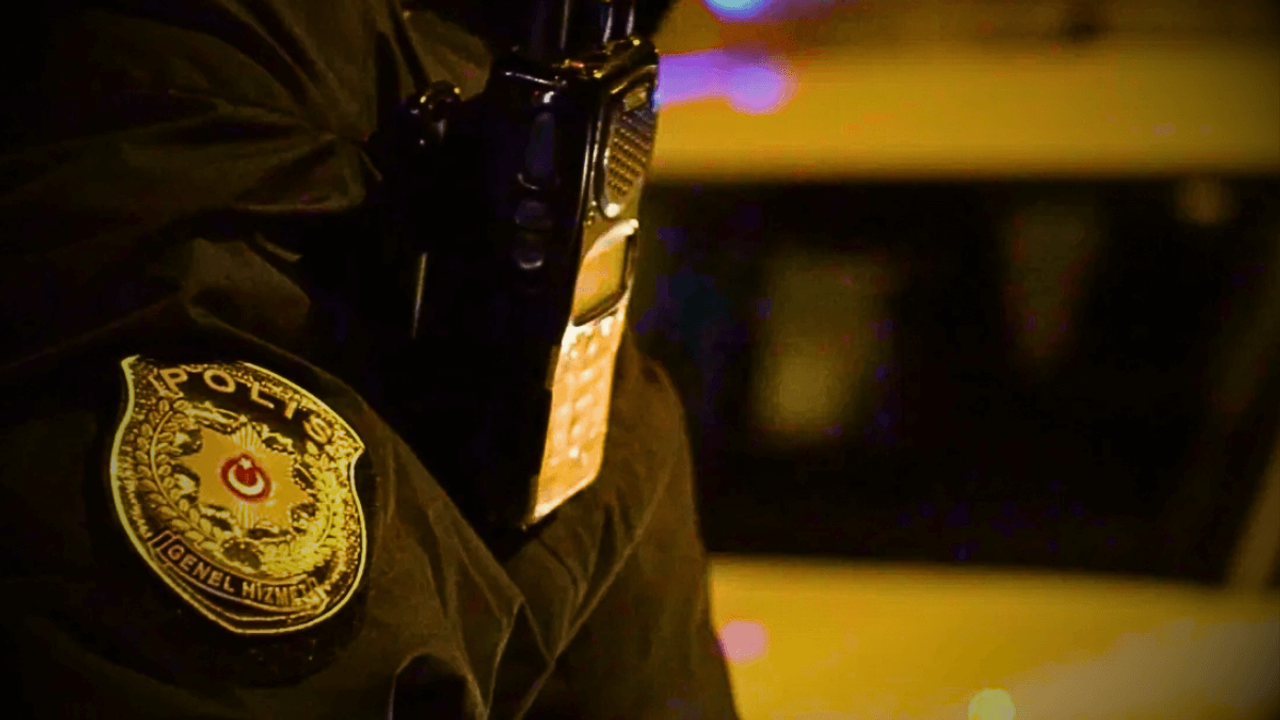 Kayseri'de şüpheli araçtan binlerce kaçak ürün çıktı! 19 yaşındaki genç gözaltına alındı