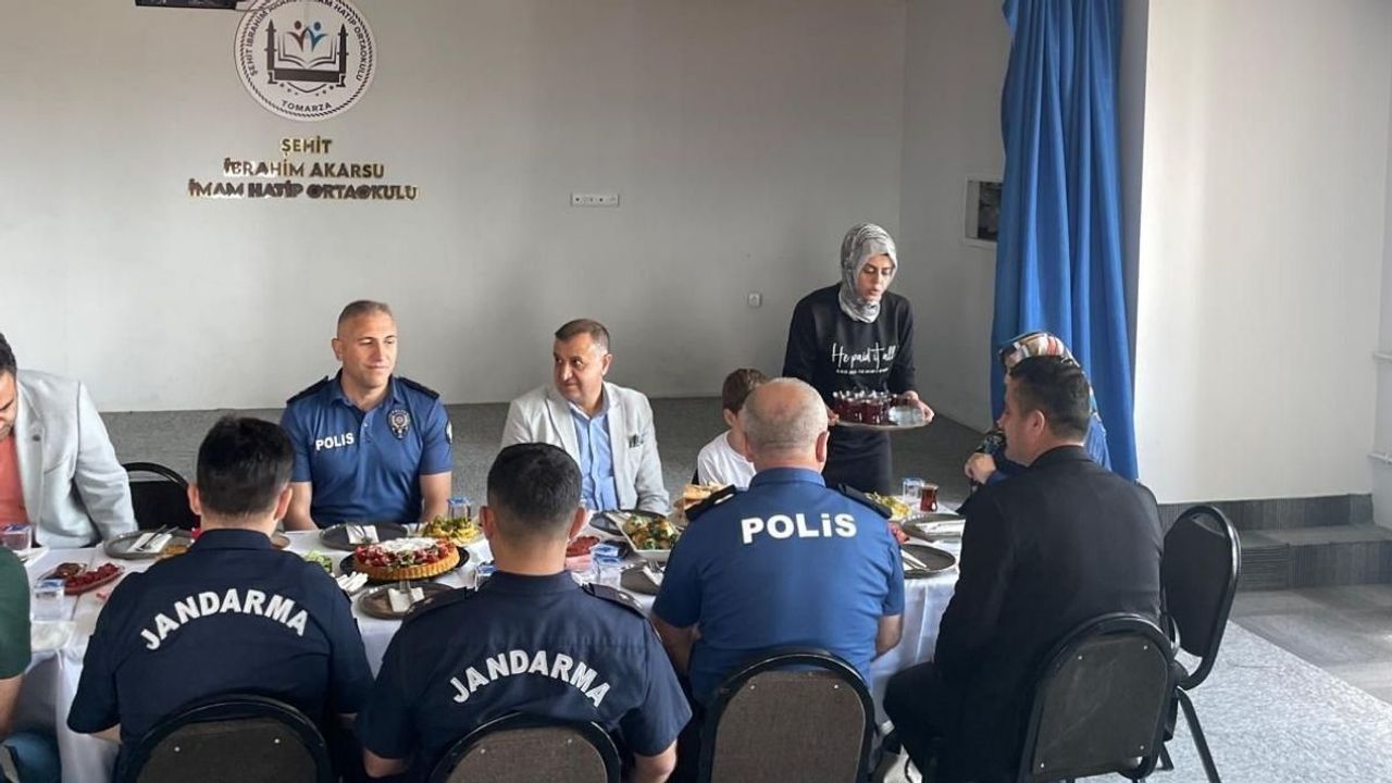 Tomarzalı şehidin ismi o okulda yaşatılıyor: Şehit ailesine vefa günü!
