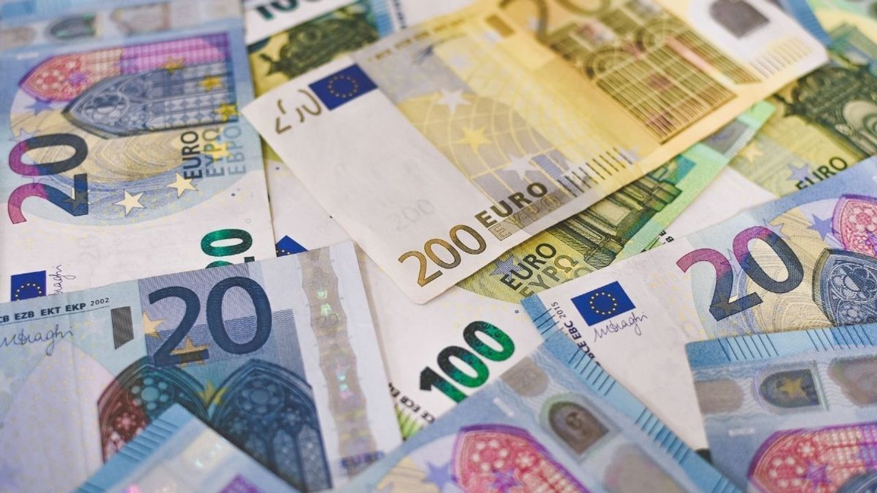 Dolar ve Euro'ya yatırım yapanlar dikkat! Uzmanı uyardı
