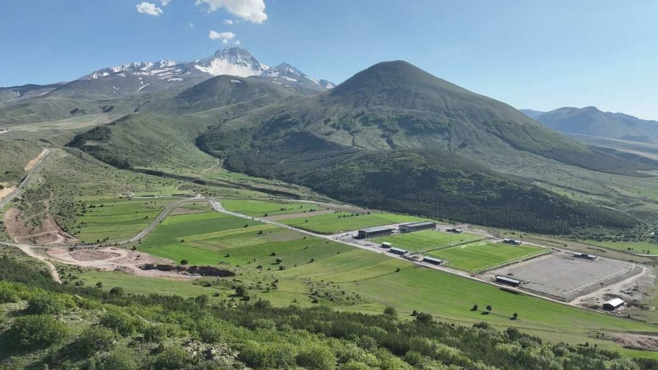 Erciyes Yüksek İrtifa Kamp Merkezi TBMM'de tanıtıldı! Kayserili Vekil herkesi davet etti!