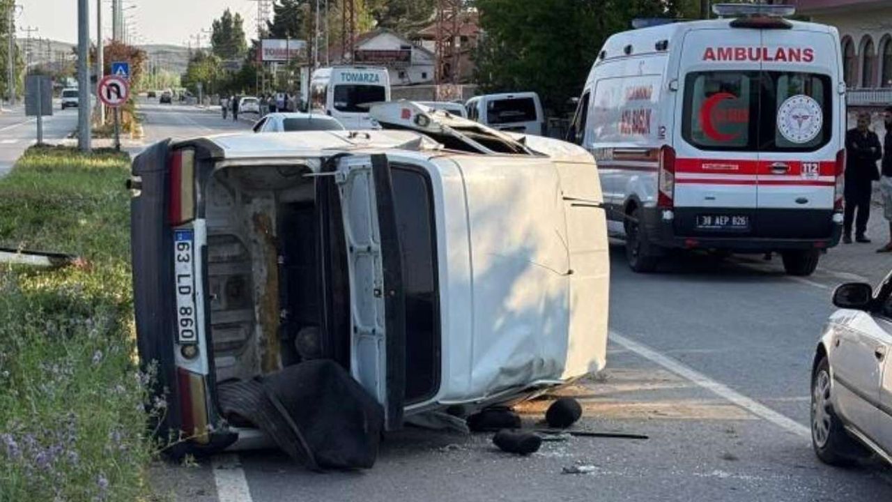 Kayseri'de araç devrildi! 1'i çocuk 3 kişi yaralandı