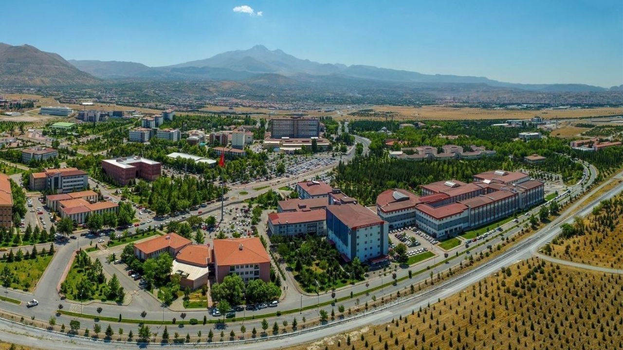 Kayseri'de üniversitelerden büyük başarı! 3 tanesi ilk binde