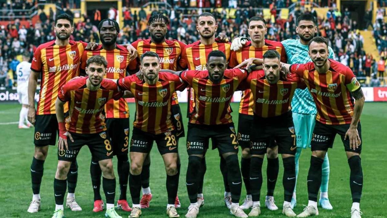 Yerli ve yabancı en iyi futbolcular belli oldu! Kayserispor’dan iki futbolcu var