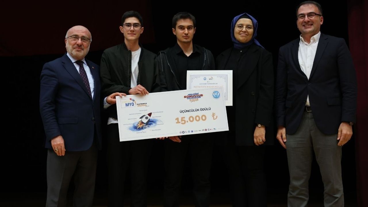 Kayseri Üniversitesi'nde ödüller sahiplerini buldu: Bakın kimler oradaydı?