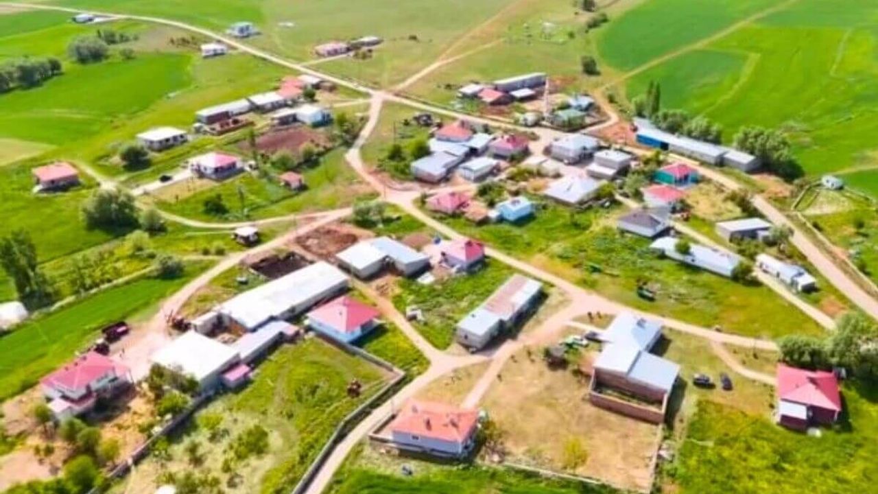 Ünlü oyuncu Kayseri’deki köyünü dronla tanıttı! Binlerce kişi izledi