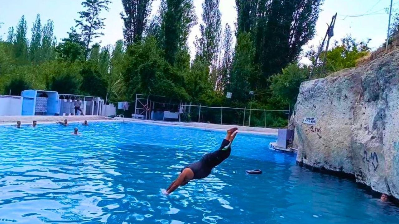 Kayseri’de kayalıklardan atlamak için herkes oraya koşuyor!