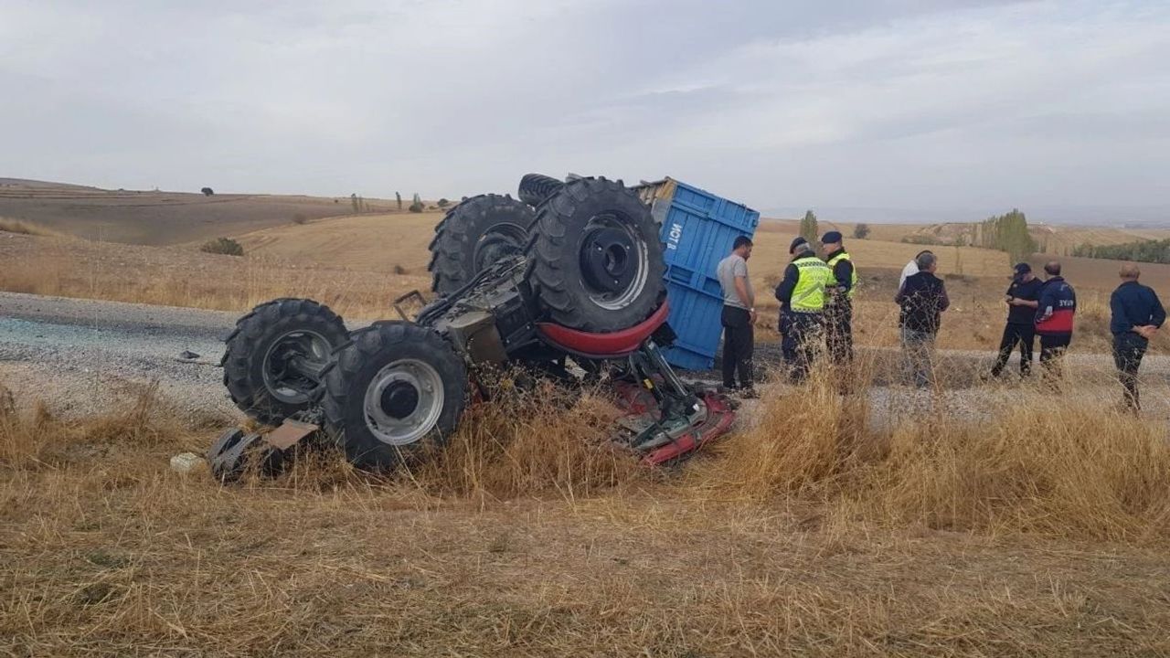 Kayseri'de traktörün altına kalan sürücü ezilerek can verdi!