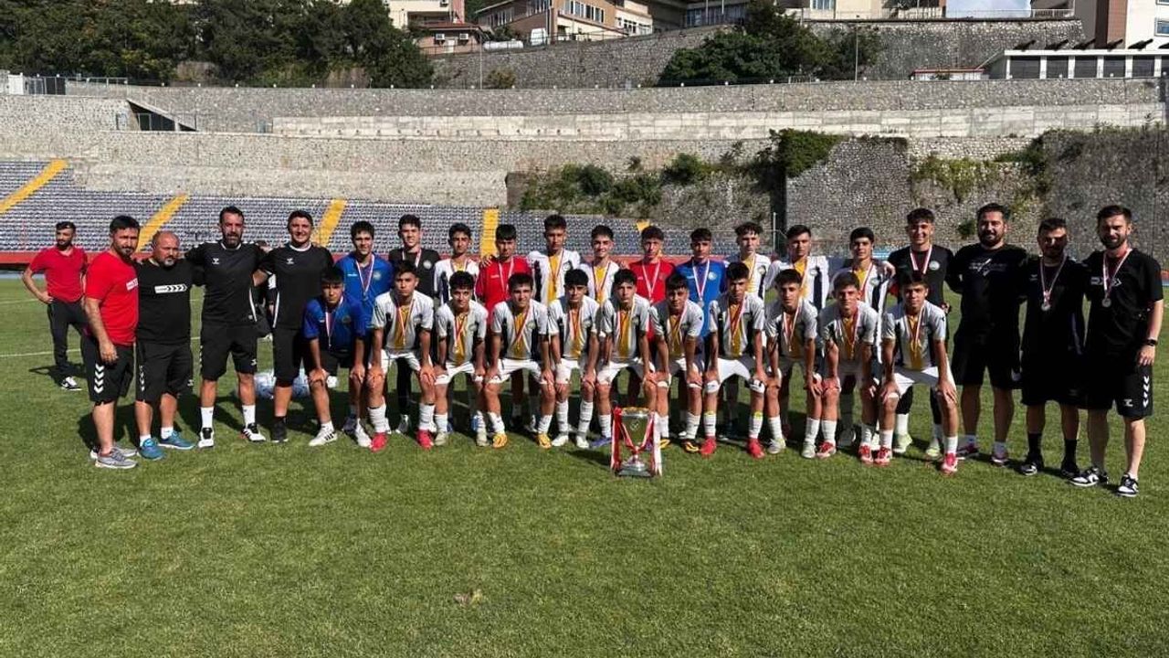 Talas Belediyespor U15 takımı Türkiye şampiyonu!