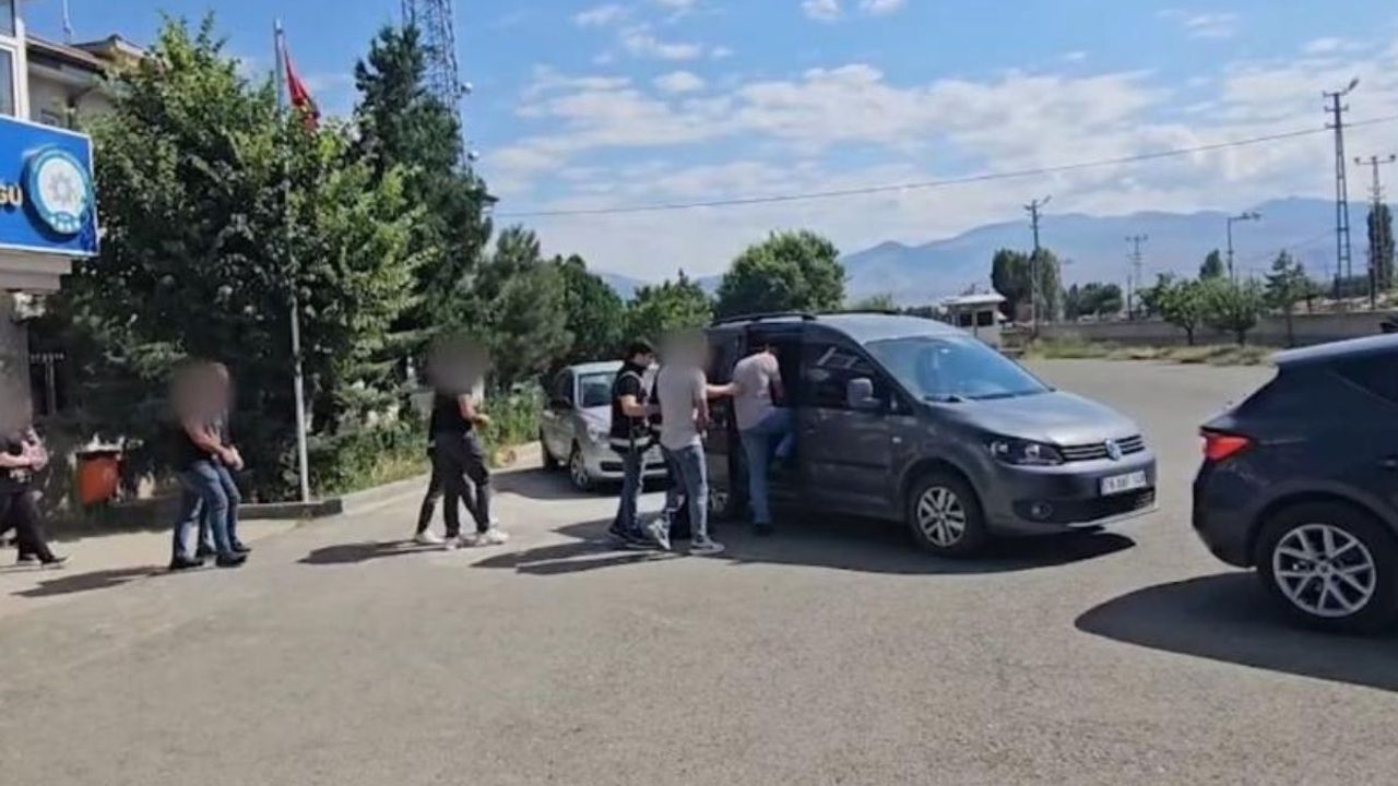 Kayseri ve Iğdır bağlantılı dev operasyon! Ev satarak vatandaşları ağına düşüren çete çökertildi!