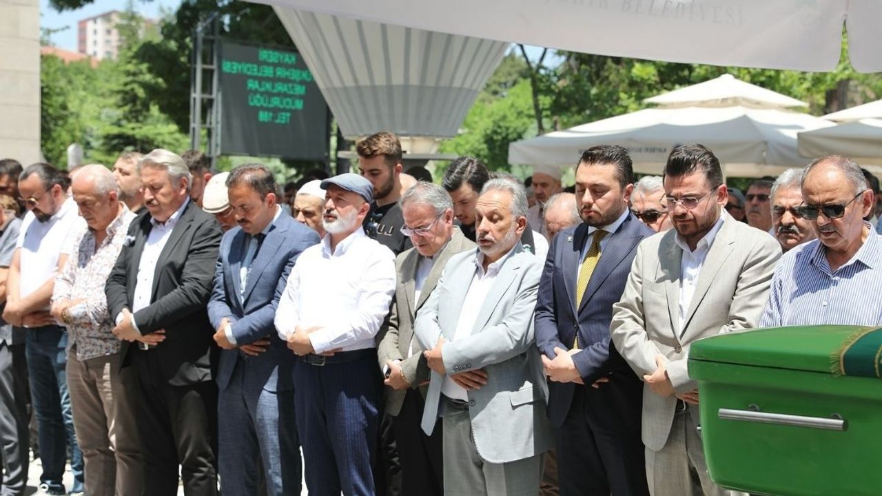 Kayseri'de acı kayıp: Besime Özderici son yolculuğuna uğurlandı!