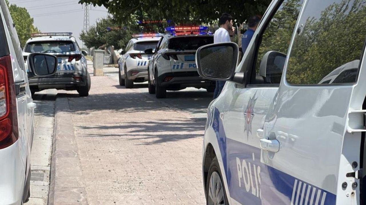 Boşanma krizi kanlı bitti! Eşi ve kayınbiraderini bıçakladı