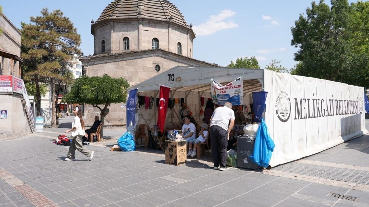 Bünyanlı Yakup için Cumhuriyet Meydanı'nda gerçekleştirilen yardım kampanyasına yoğun ilgi!