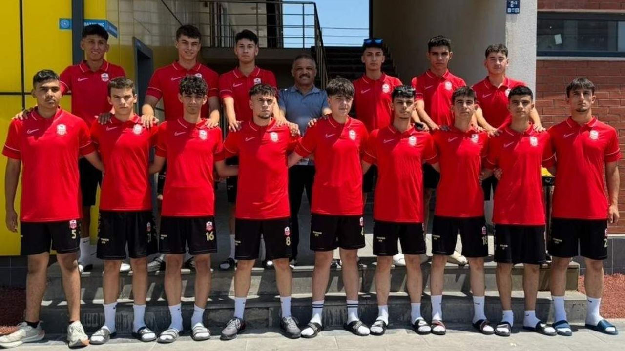 AKİB Başkanı Ali Hızar’dan spora tam destek! Şampiyon takıma sponsor oldu