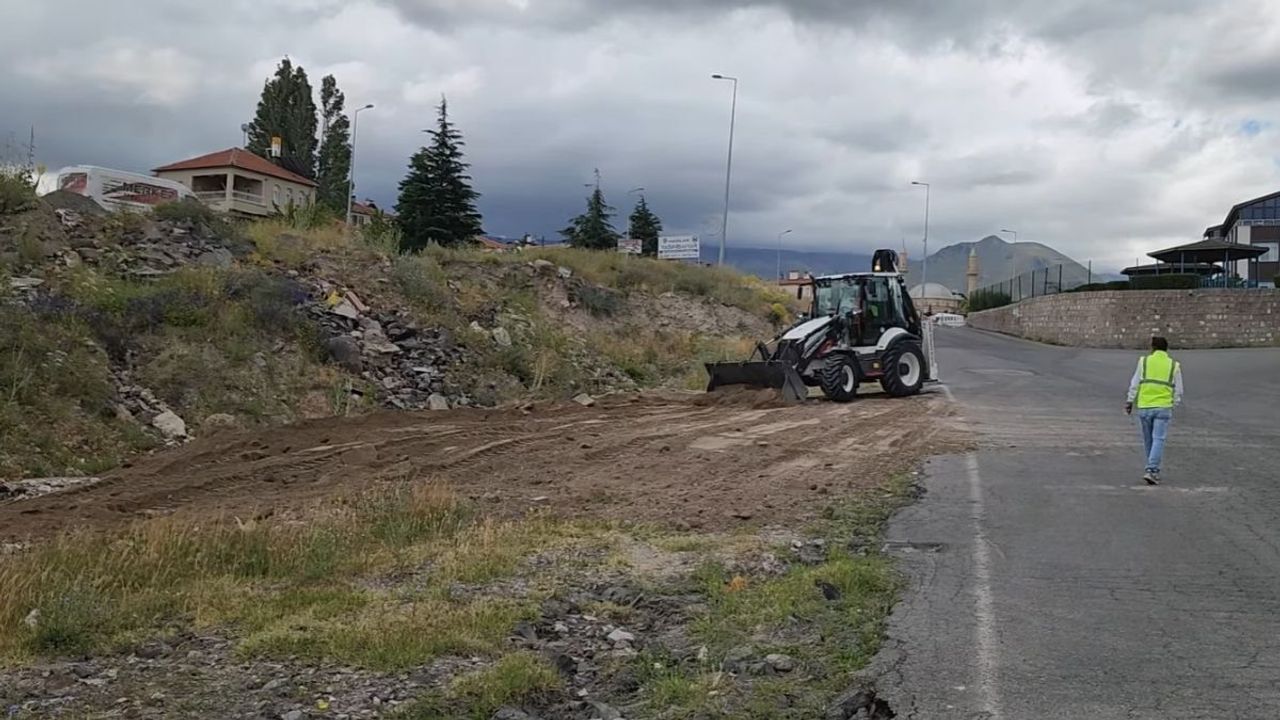 Kayseri'de yol çalışmasına vatandaş isyanı: 'Biri bitmeden diğerine başladılar'