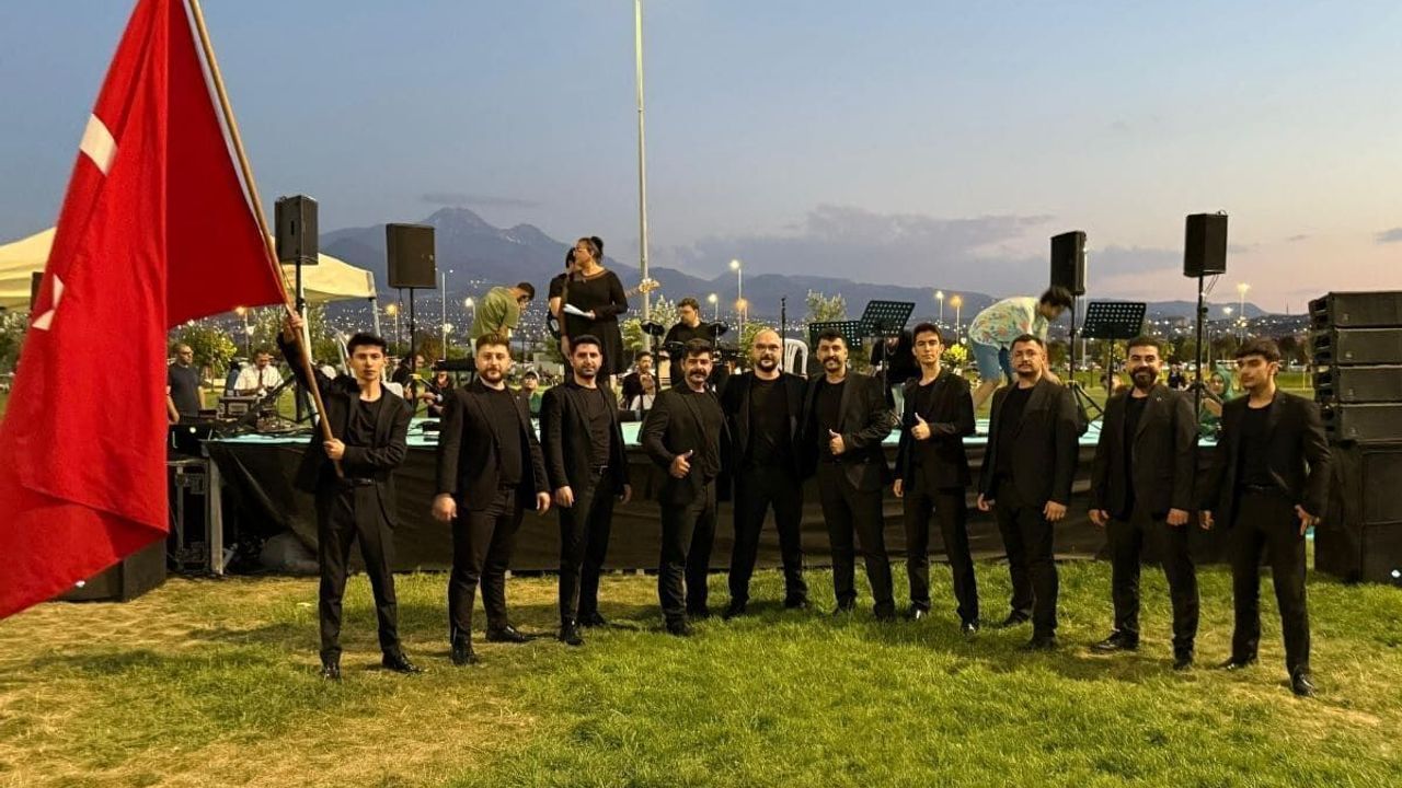 Millet bahçesinde tozu dumana kattıılar