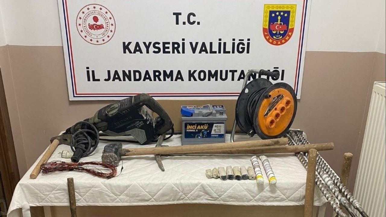 Kayseri'de define avcılarına geçit yok! 5 kişi suçüstü yakalandı!