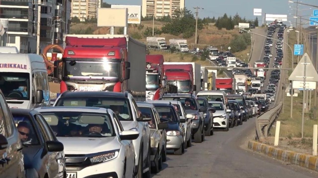 Kayseri’de serinliğe giden yol tıkandı!