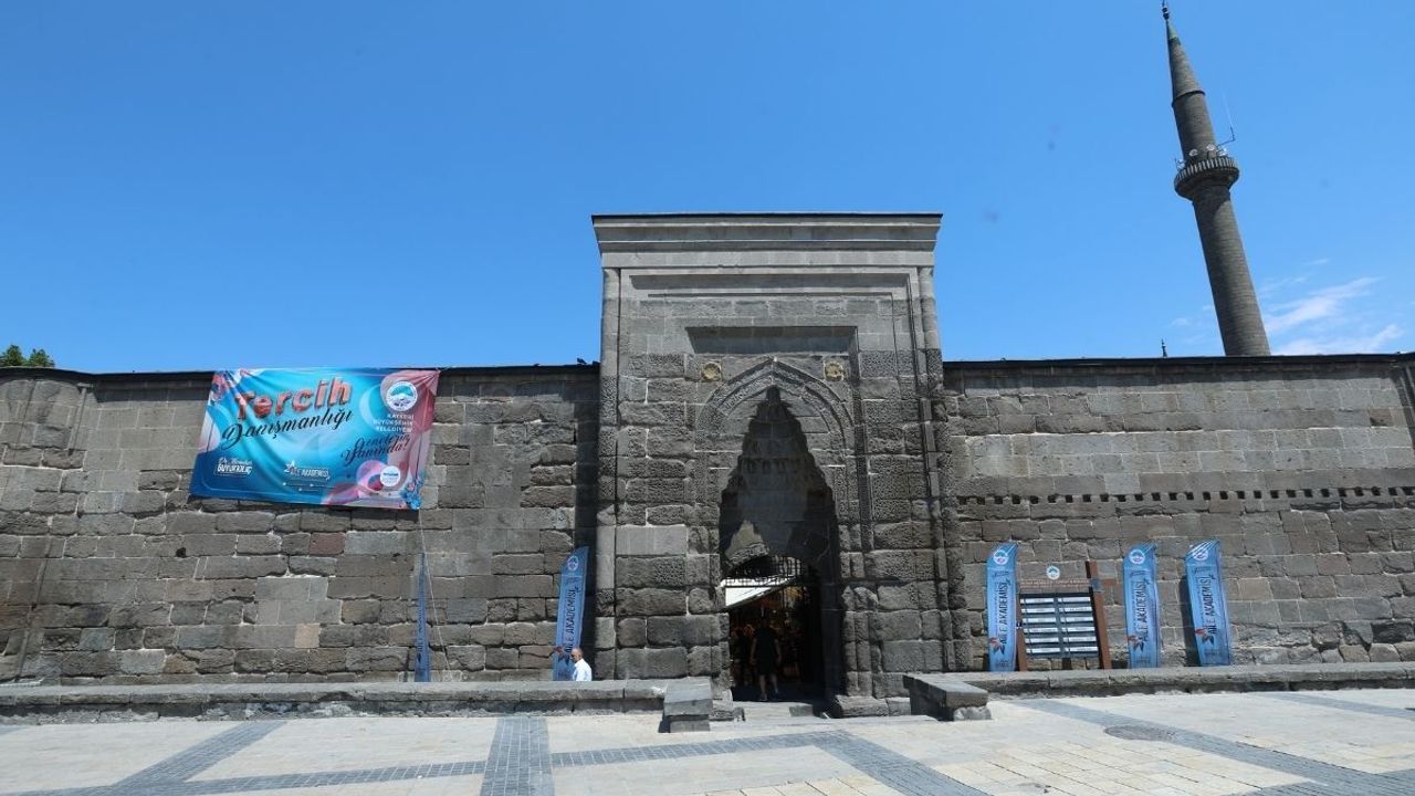 Kayseri’de LGS tercihleri için harekete geçildi! Büyükşehir’den Türkiye’ye örnek hizmet!