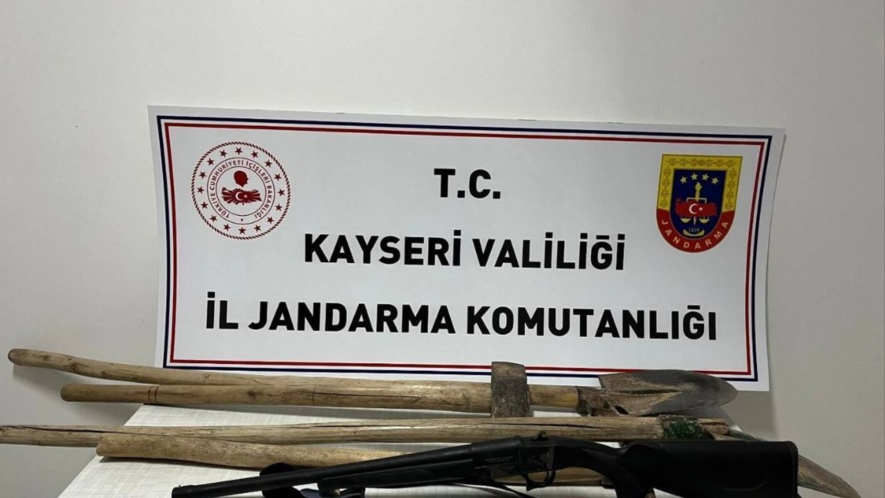 Kayseri’de izinsiz kazı yapan 2 kişi suçüstü yakalandı