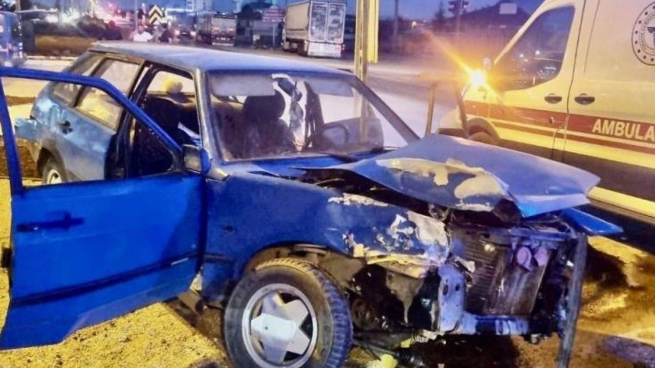 Korkutan kaza! TIR ile otomobil çarpıştı 3 yaralı!