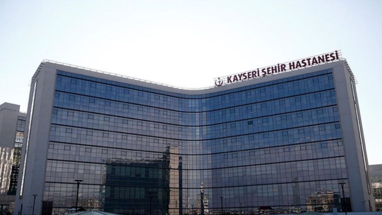 Kayseri Şehir Hastanesi'nde duygusal anlar! Balonlar gökyüzüne bırakıldı