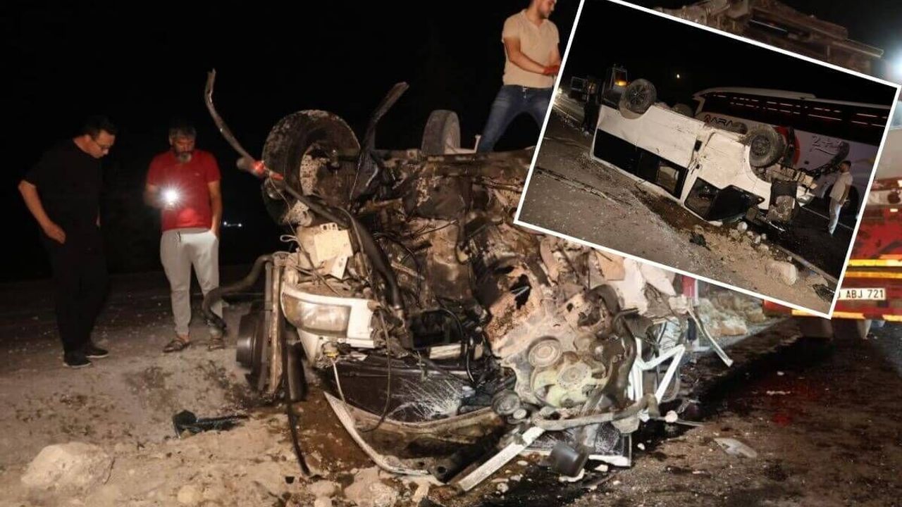 Kayseri yolunda otomobil ile minibüs çarpıştı! Ortalık savaş alanına döndü