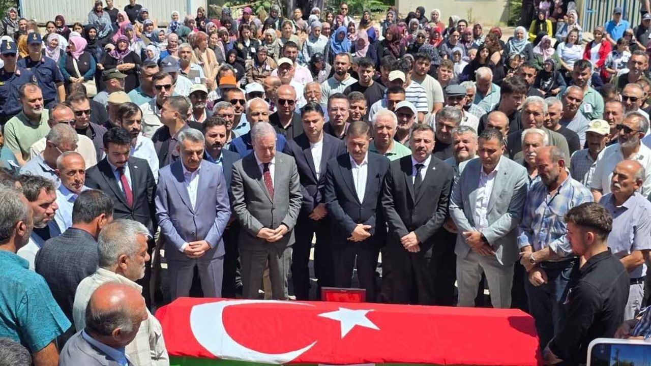 MHP'li Belediye Başkanı son yolculuğuna uğurlandı!