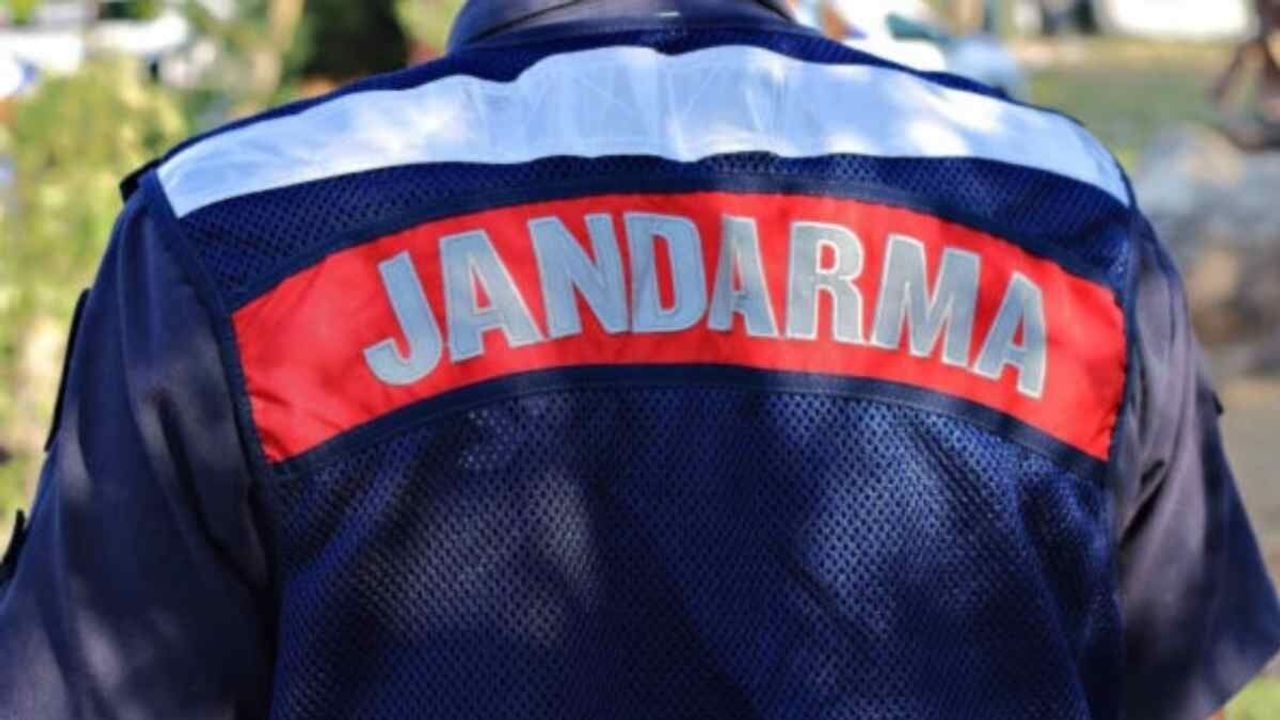 Feci motosiklet kazası: Trafik levhasına çarpan sürücü hayatını kaybetti!