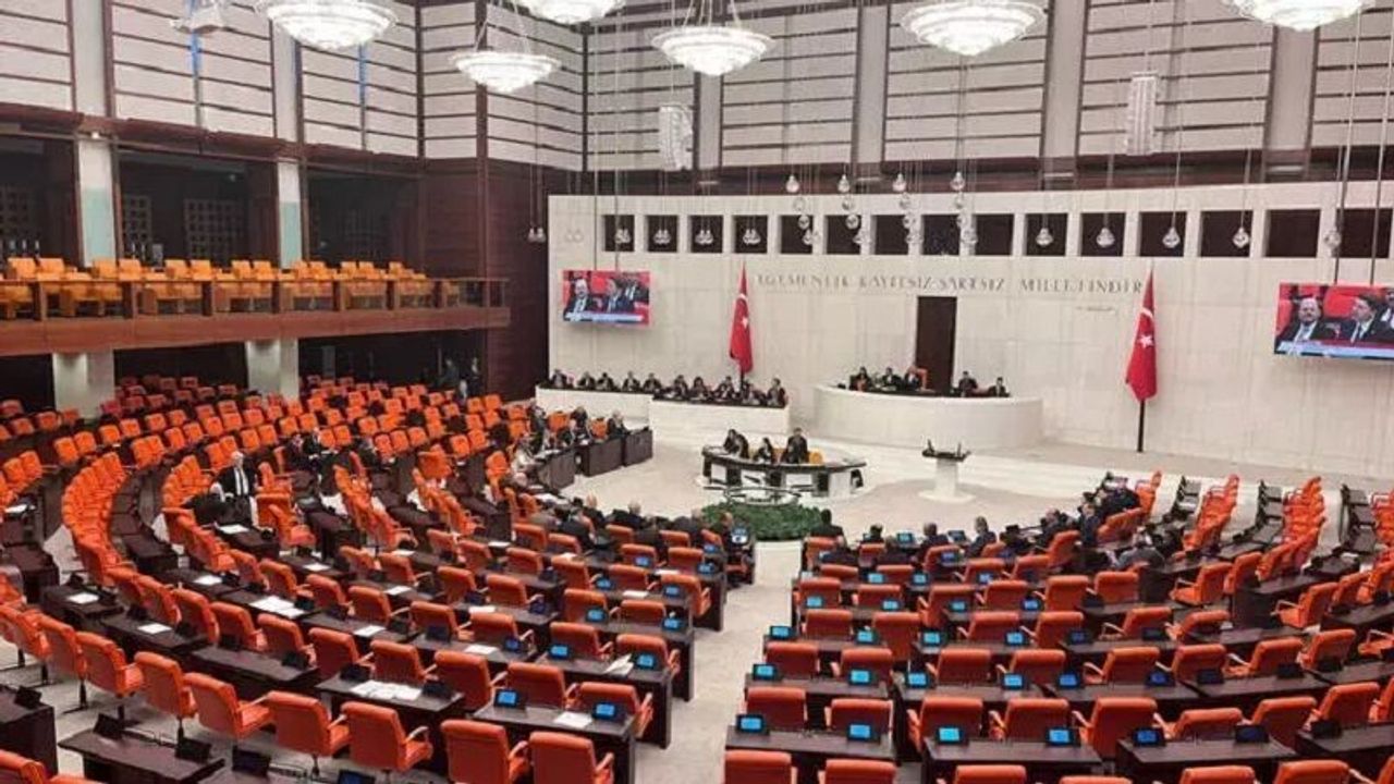 O partiden bir milletvekili daha istifa etti
