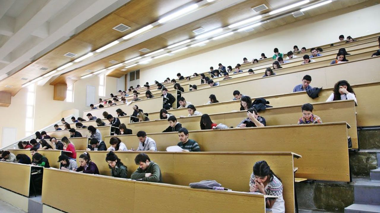 Öğrencisi olanlar şimdi yandı: Neredeyse yüzde 60 zam geldi!