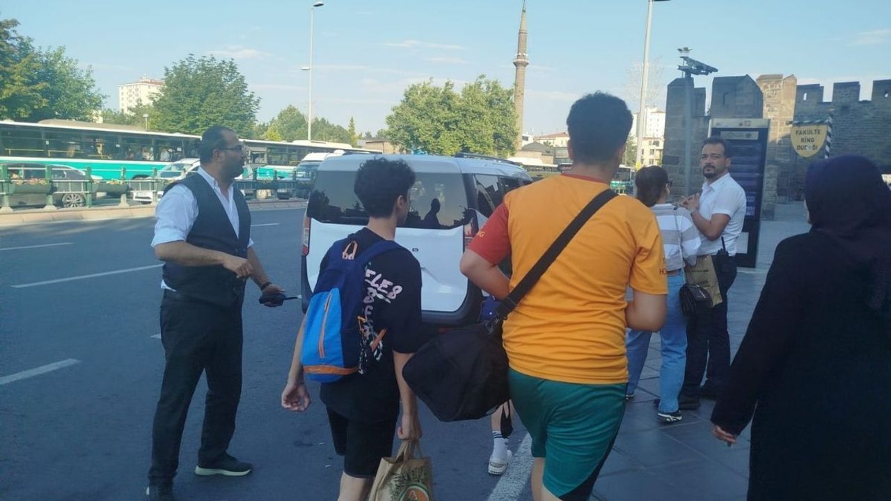Kayseri Cumhuriyet Meydanında yollar kapatıldı vatandaş isyan etti!
