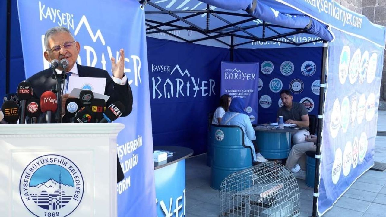 Kayseri'nin istihdam merkezi oldu! Bin 500 kişi iş sahibi oldu