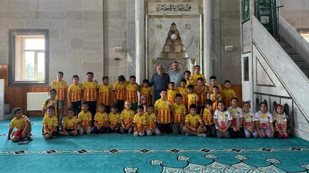 Kayserili muhtardan örnek hareket! Kayserispor sevdası her yerde!