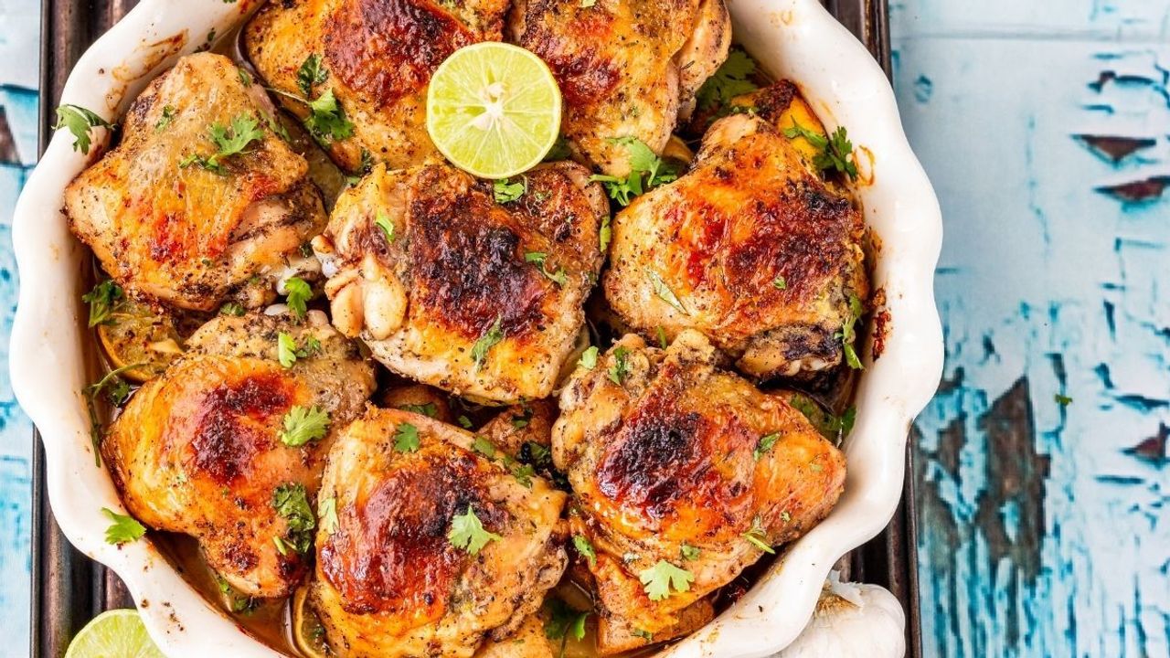 Fırında hafif sebzeli tavuk tarifi: Diyet yaparken bayram sofrası hissi!