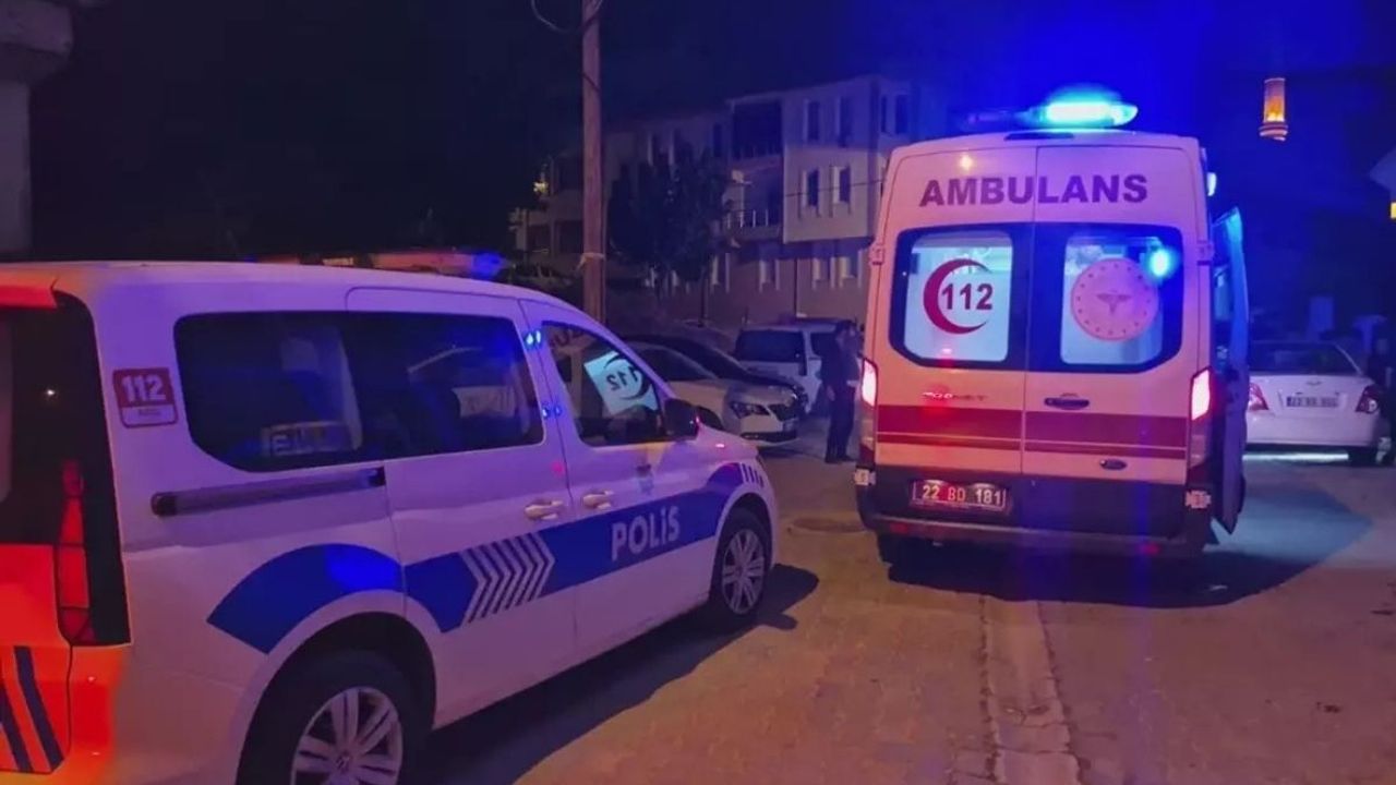 İki Otomobil Çarpıştı: Savrulan Araç Yayaya Çarptı, 1 Kişi Hayatını Kaybetti