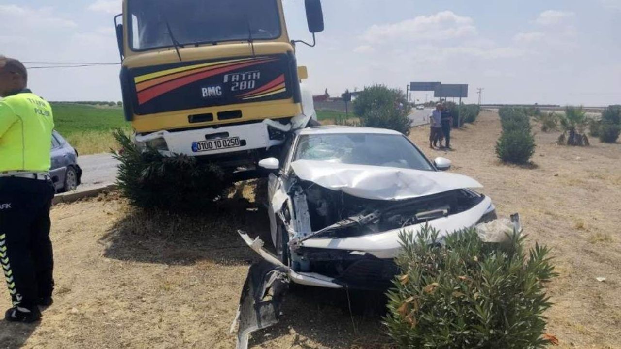 Freni boşalan kamyon 4 araca çarptı: 3 yaralı