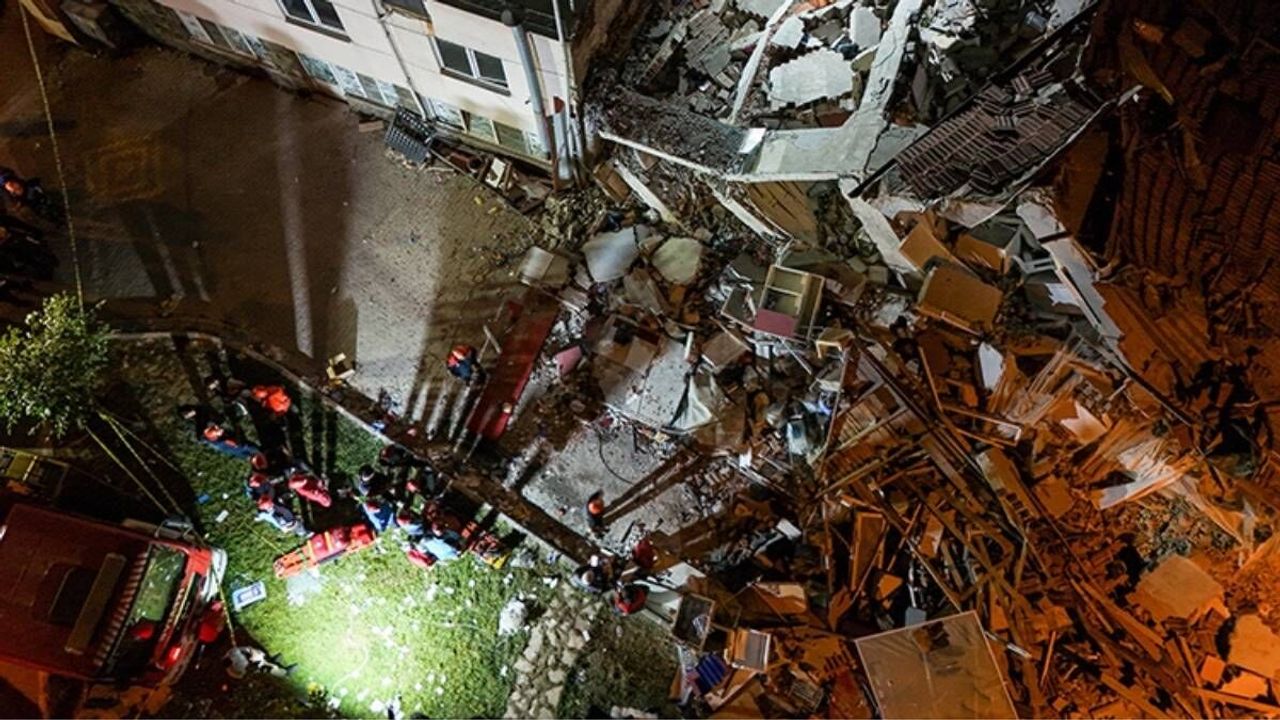 Balıkesir depreminde yıkılan binada 1 ölü Müteahhit ve bina sahibi gözaltında